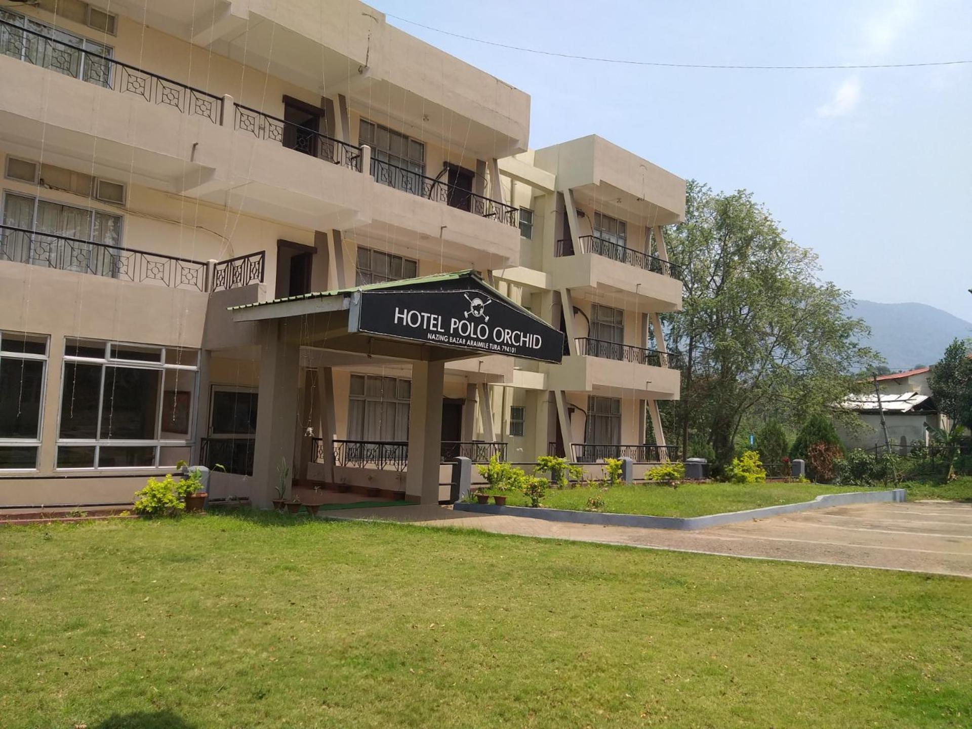 Polo Tura Hotel Exterior photo