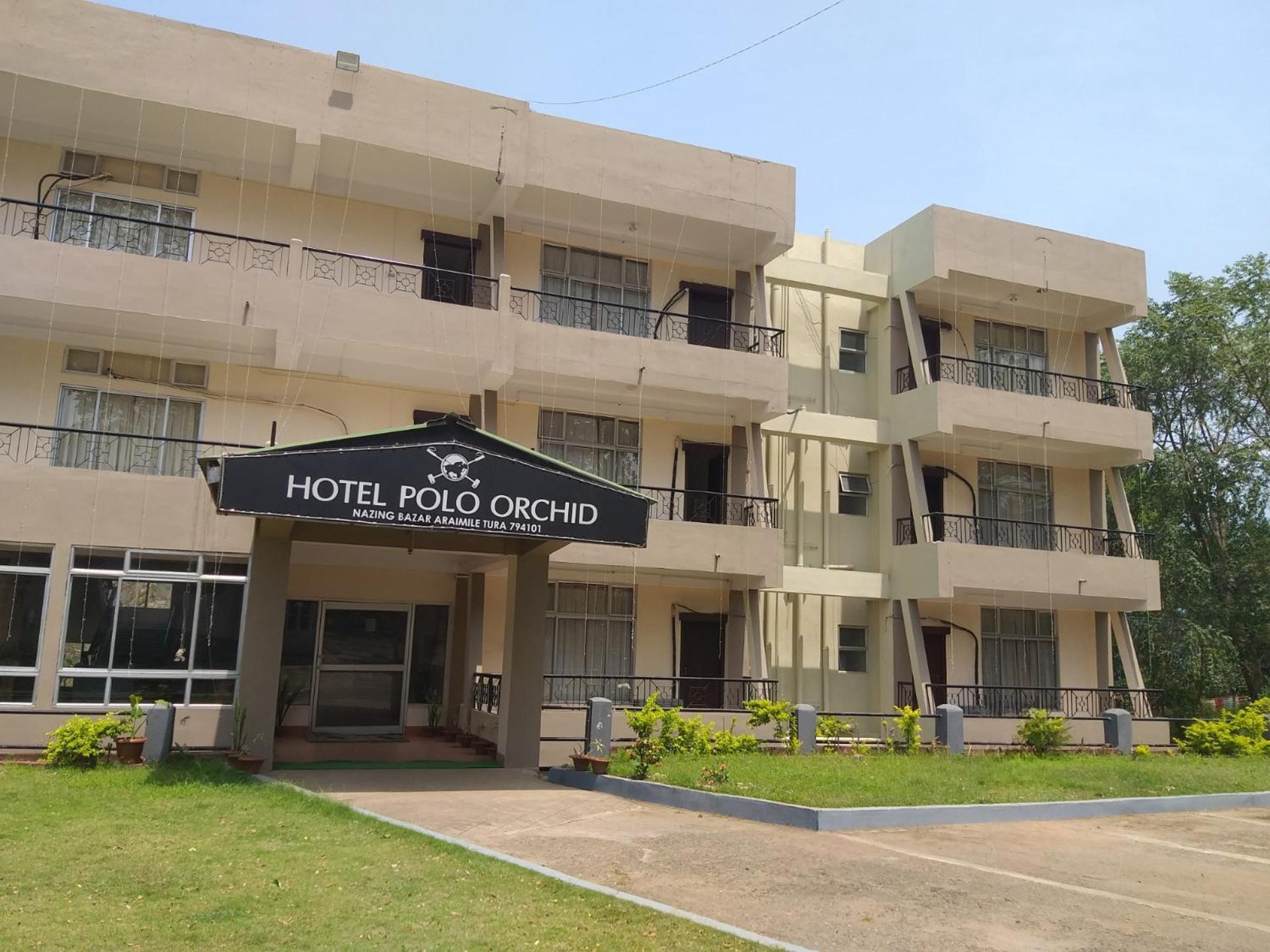 Polo Tura Hotel Exterior photo