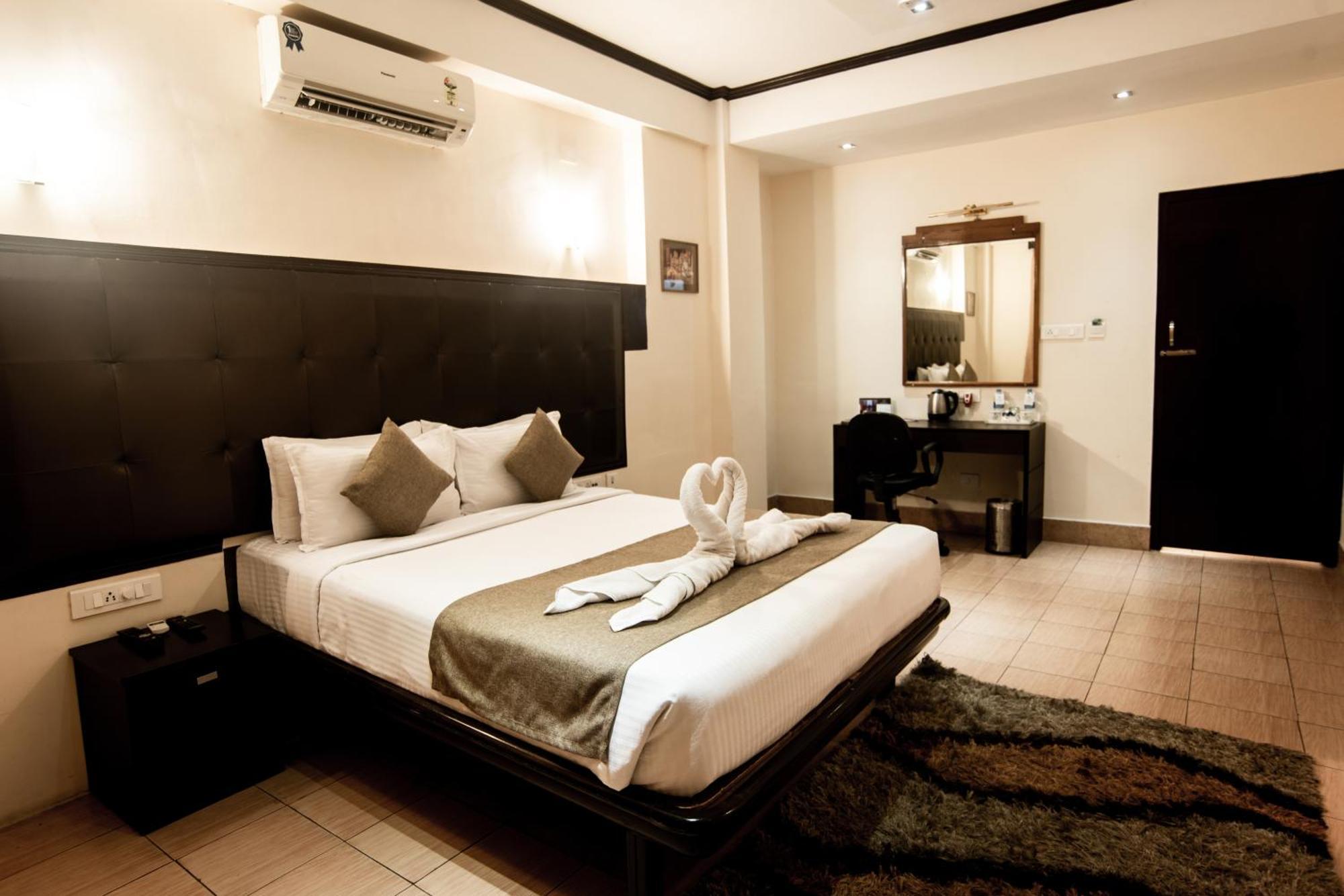 Polo Tura Hotel Exterior photo