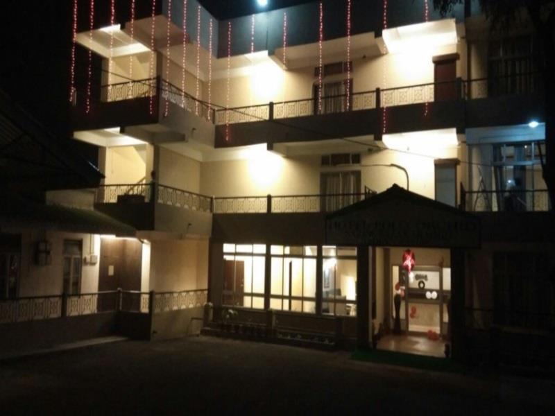 Polo Tura Hotel Exterior photo
