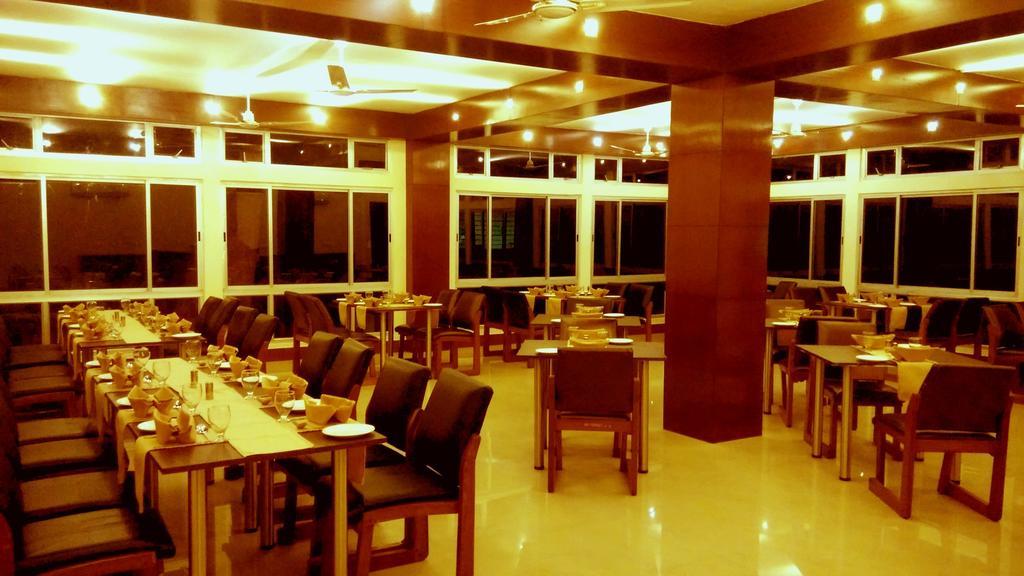 Polo Tura Hotel Exterior photo