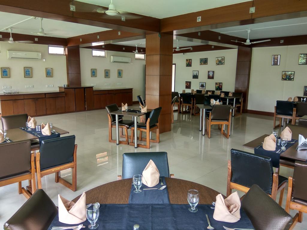 Polo Tura Hotel Exterior photo